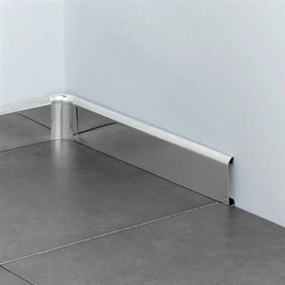 Usi creativi di strisce decorative in metallo nell'interior design moderno