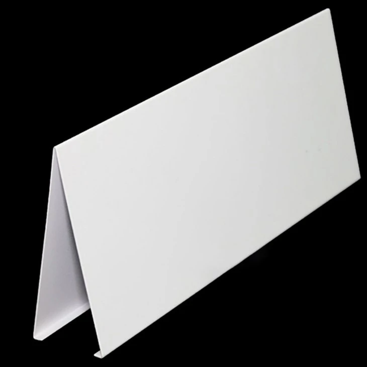 V - soffitto della fibbia decorativa a forma di